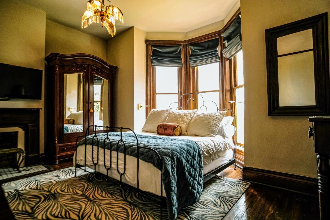 Henrie House I Luxury 4Br Downtown Historic Gem With Library & Patio Villa แนชวิลล์ ภายนอก รูปภาพ