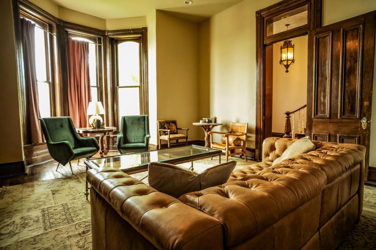 Henrie House I Luxury 4Br Downtown Historic Gem With Library & Patio Villa แนชวิลล์ ภายนอก รูปภาพ