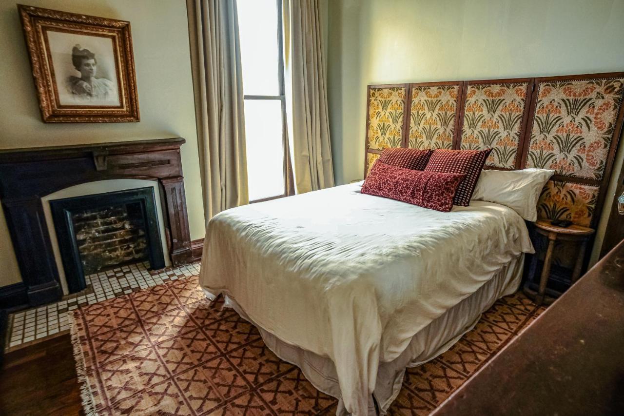 Henrie House I Luxury 4Br Downtown Historic Gem With Library & Patio Villa แนชวิลล์ ภายนอก รูปภาพ